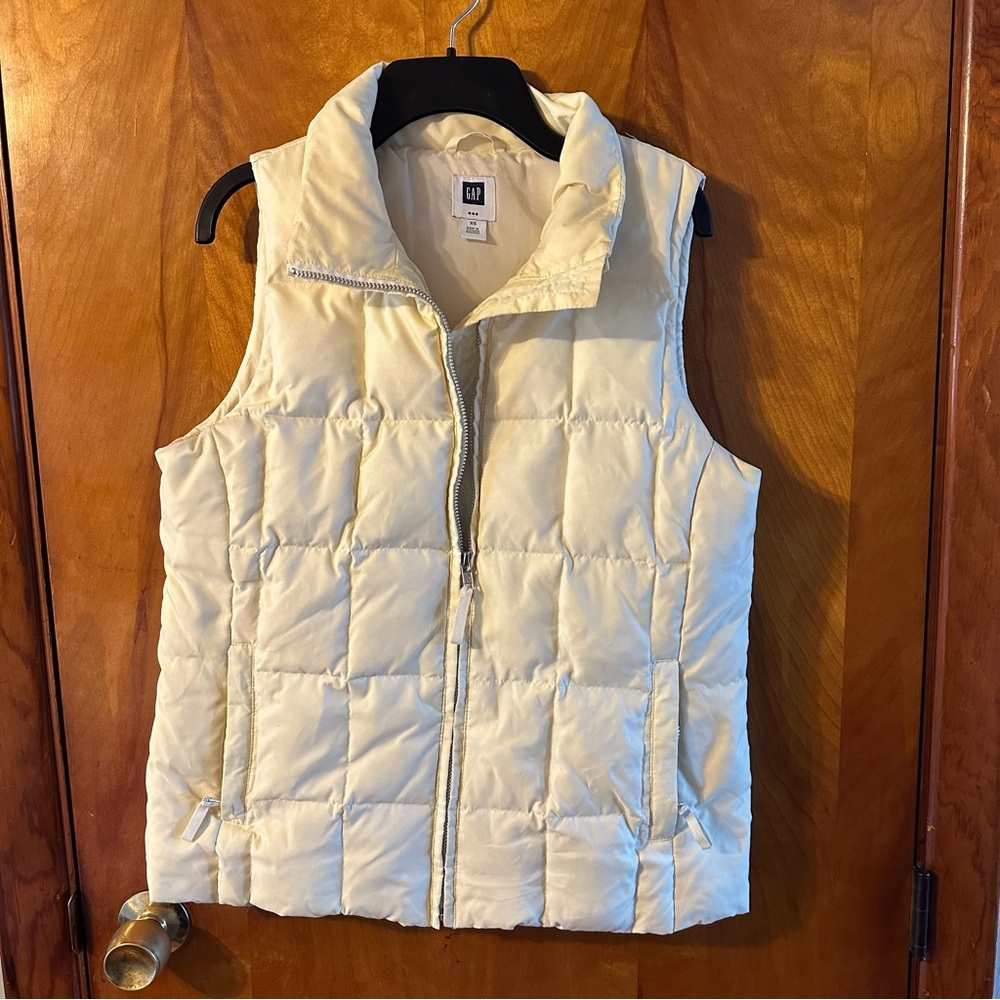 GAP Women's Light yellow Quilted Puffer Vest